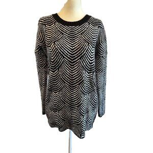 BCBGeneration Black/White Elegant Sweater Sz Small Scallop Winter Date Night‎